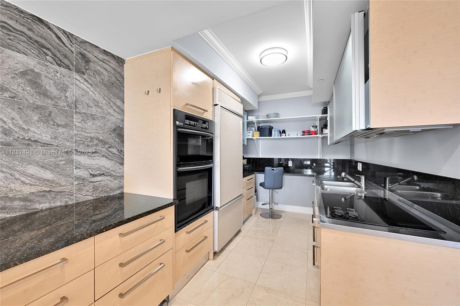 1850 OCEAN DR 1507 photo 8