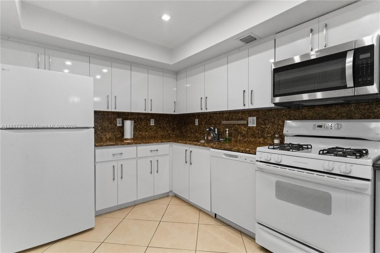2030 Ocean Dr 3