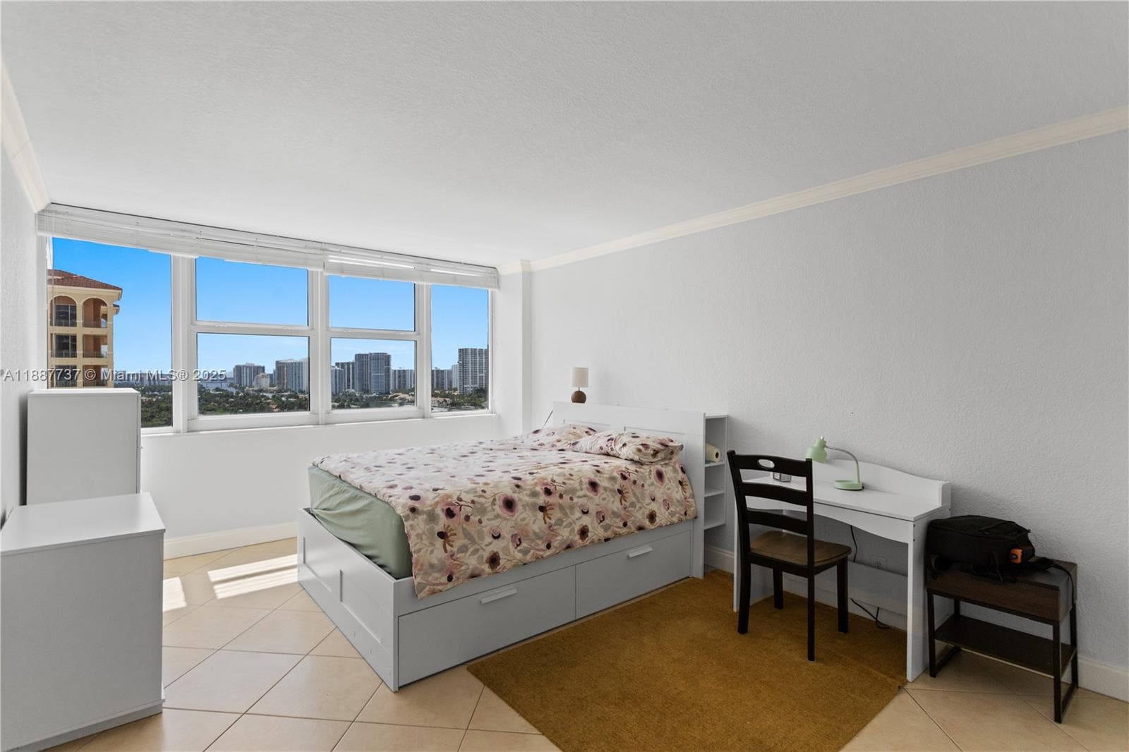 2030 Ocean Dr 1710 photo 19