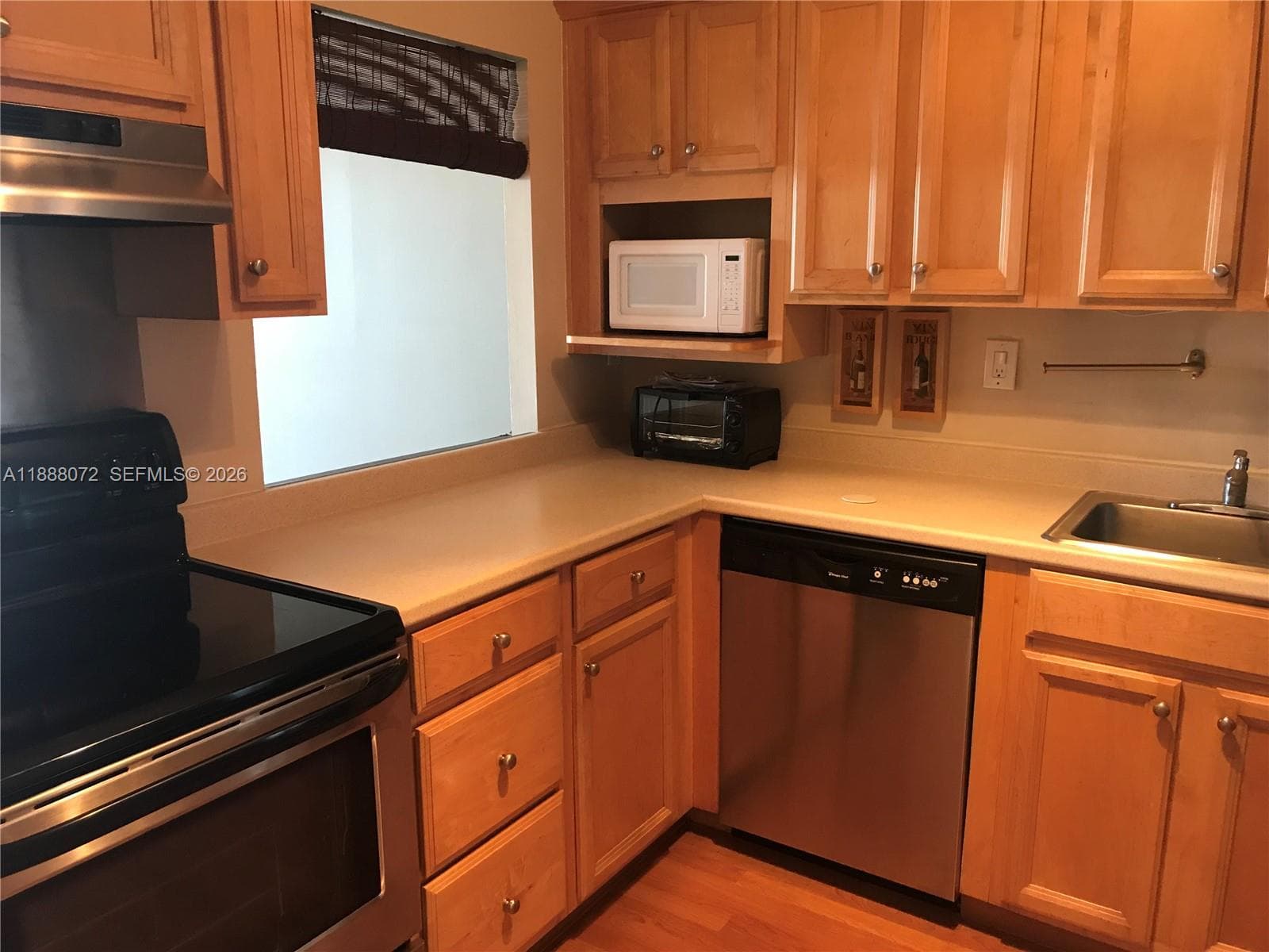 1000 Parkview Dr 627 photo 5
