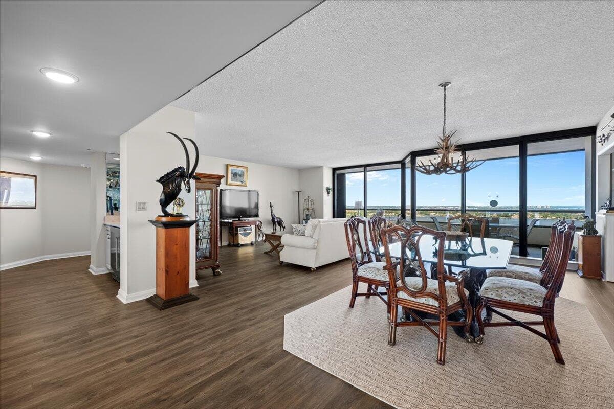 100 Lakeshore Drive 1854 photo 3