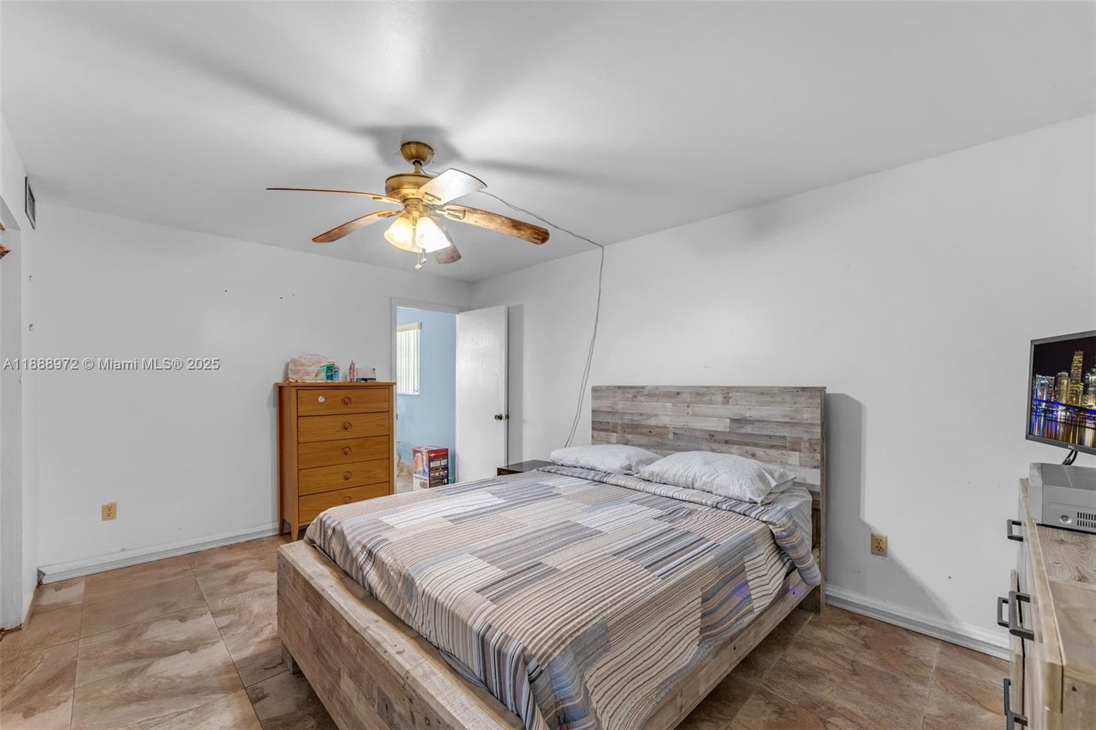 174 Corrine Pl photo 19