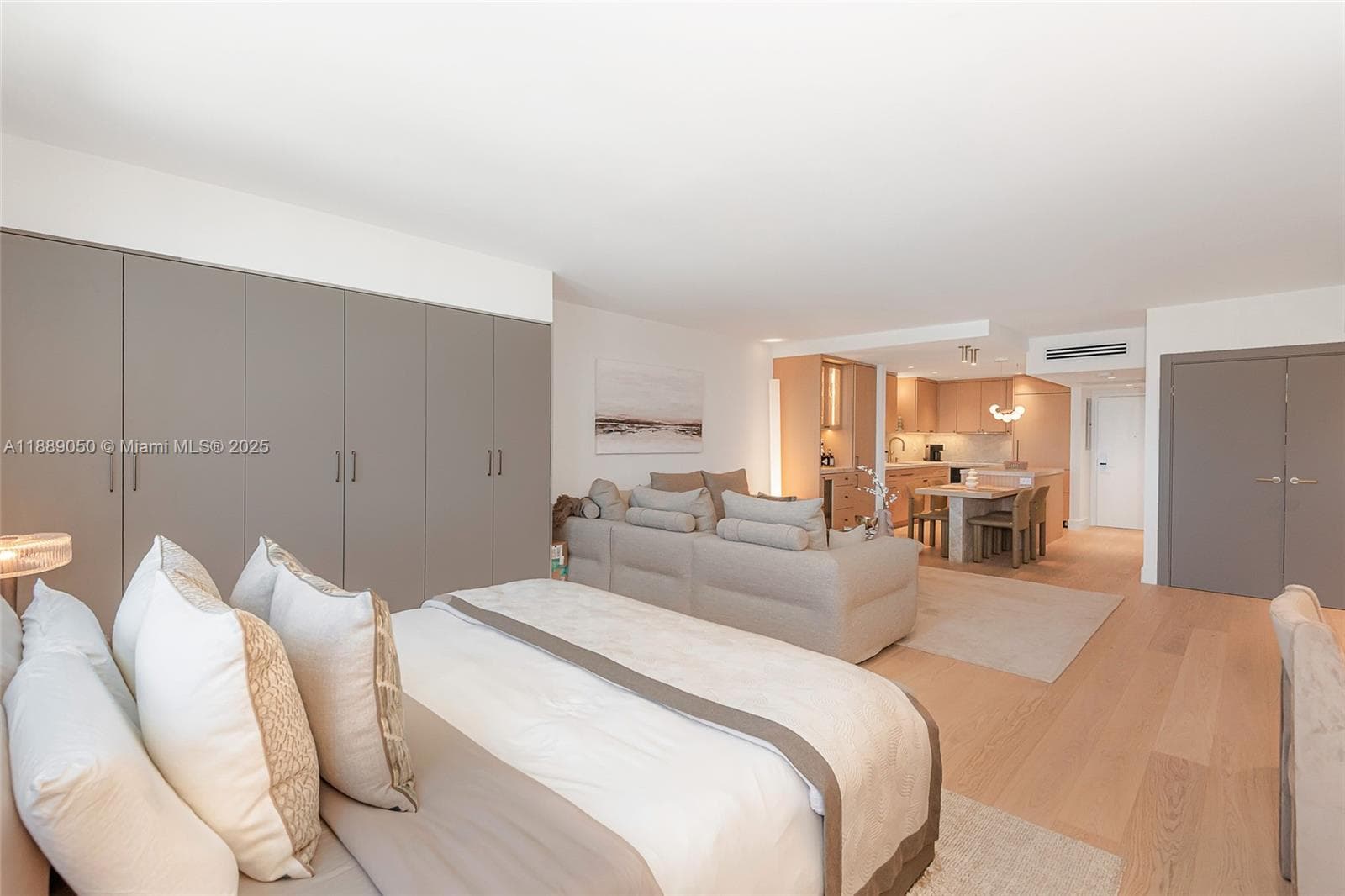 2301 Collins Ave 1527 photo 8