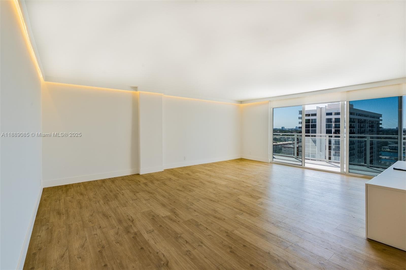 2030 Ocean Dr 1127 photo 6