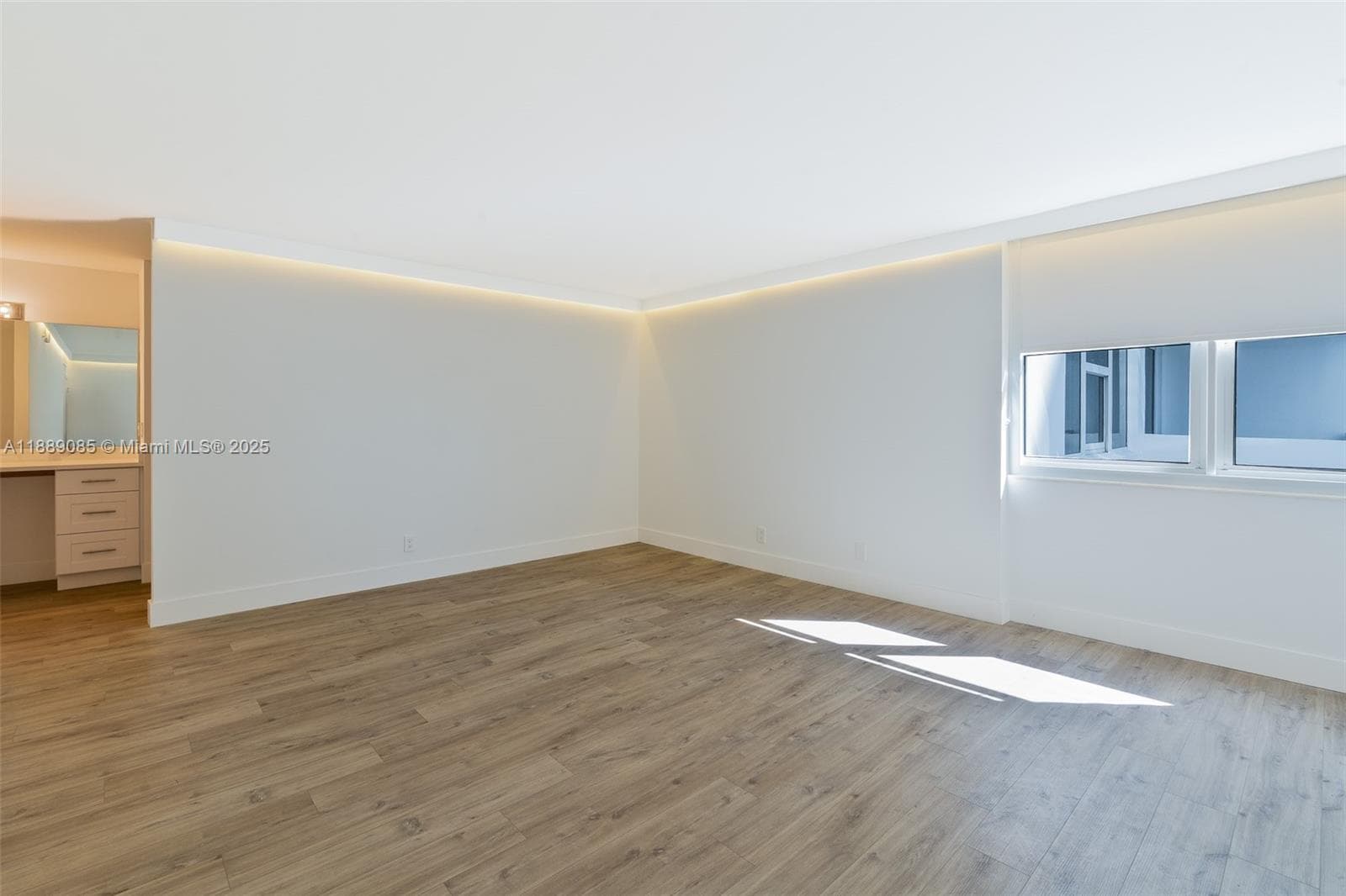 2030 Ocean Dr 1127 photo 14