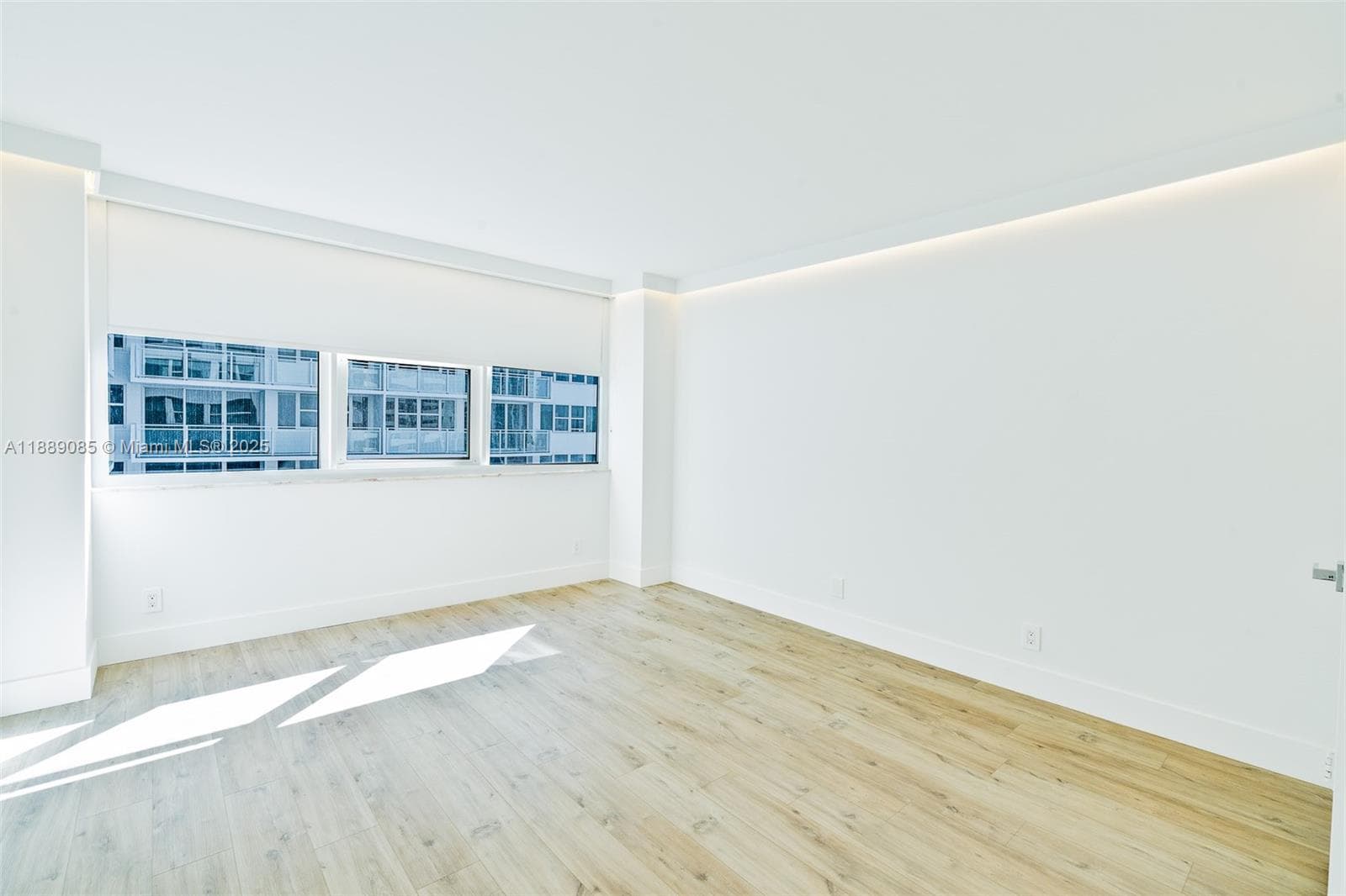 2030 Ocean Dr 1127 photo 19