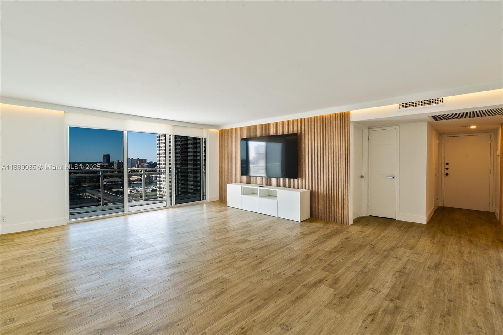 2030 Ocean Dr 4