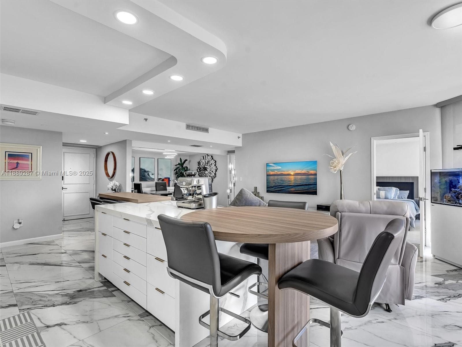 20191 E Country Club Dr 511 photo 17