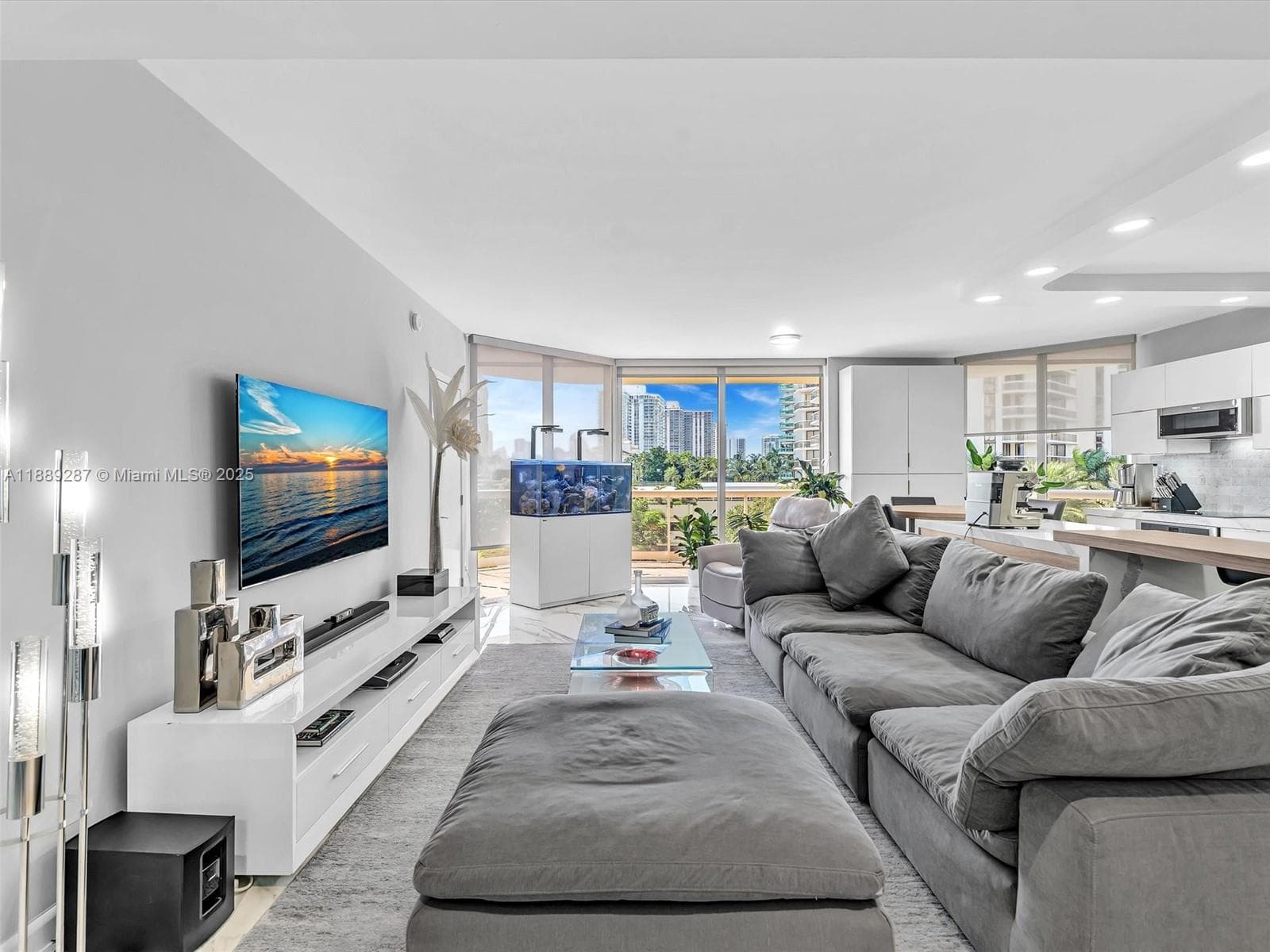 20191 E Country Club Dr 511 photo 7