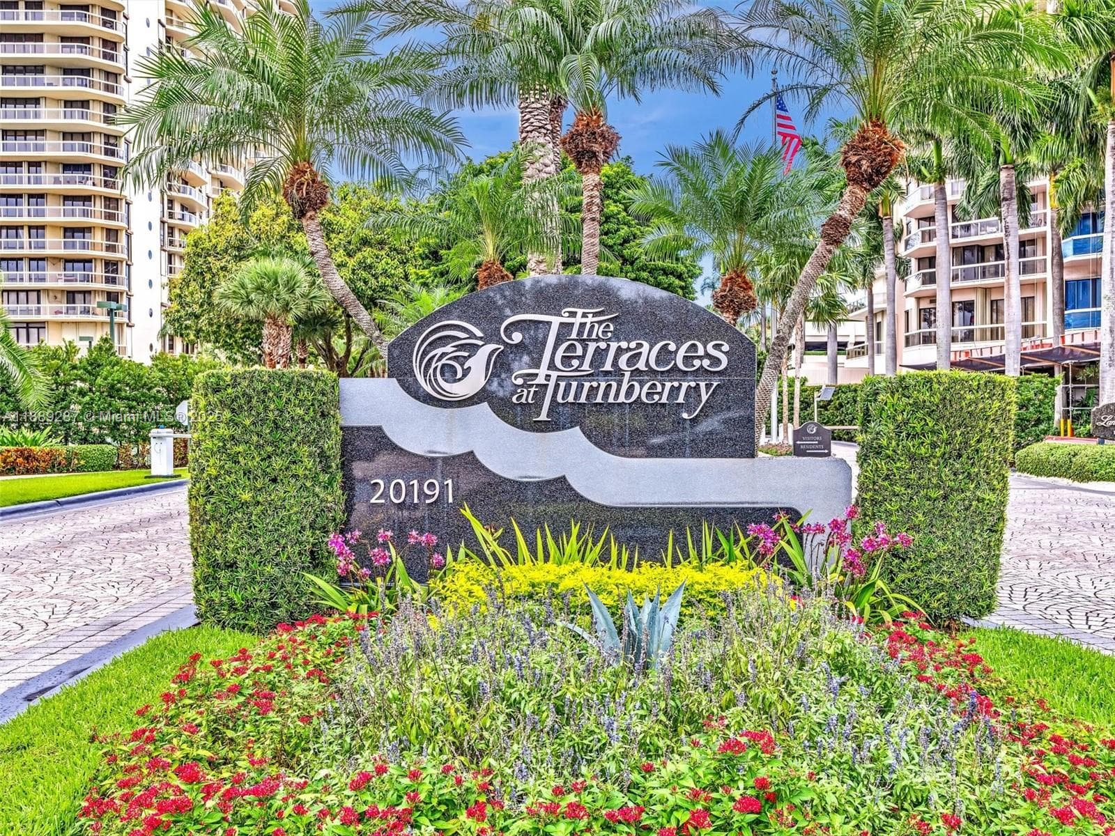 20191 E Country Club Dr 511 photo 1