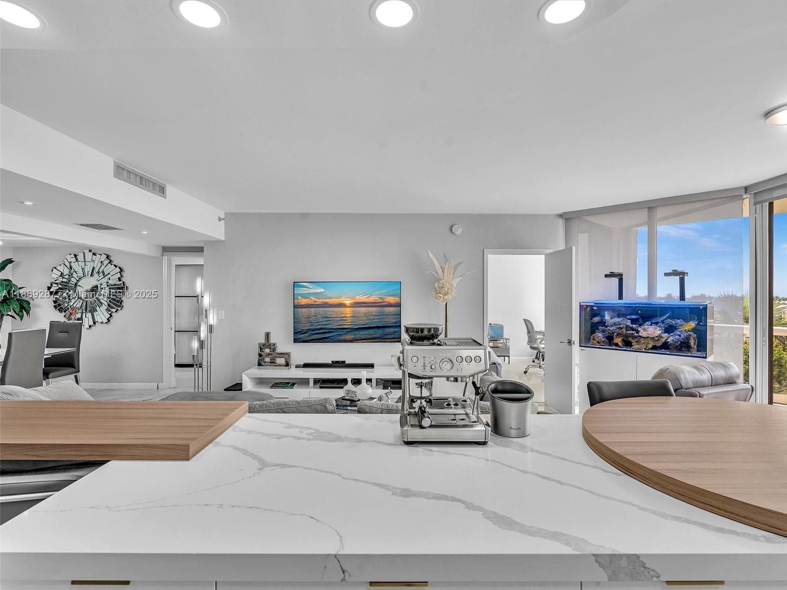 20191 E Country Club Dr 511 photo 20