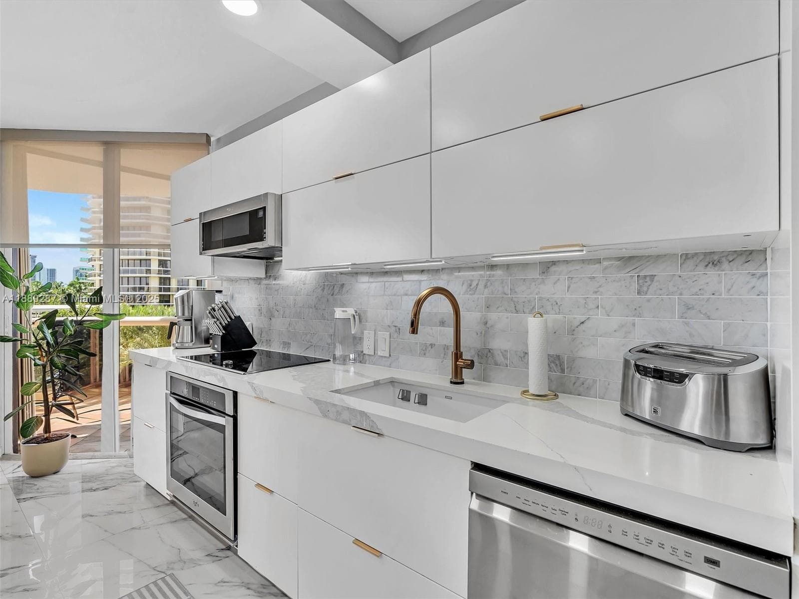 20191 E Country Club Dr 511 photo 15