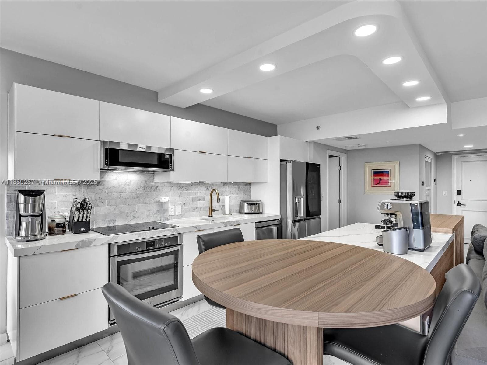20191 E Country Club Dr 511 photo 19