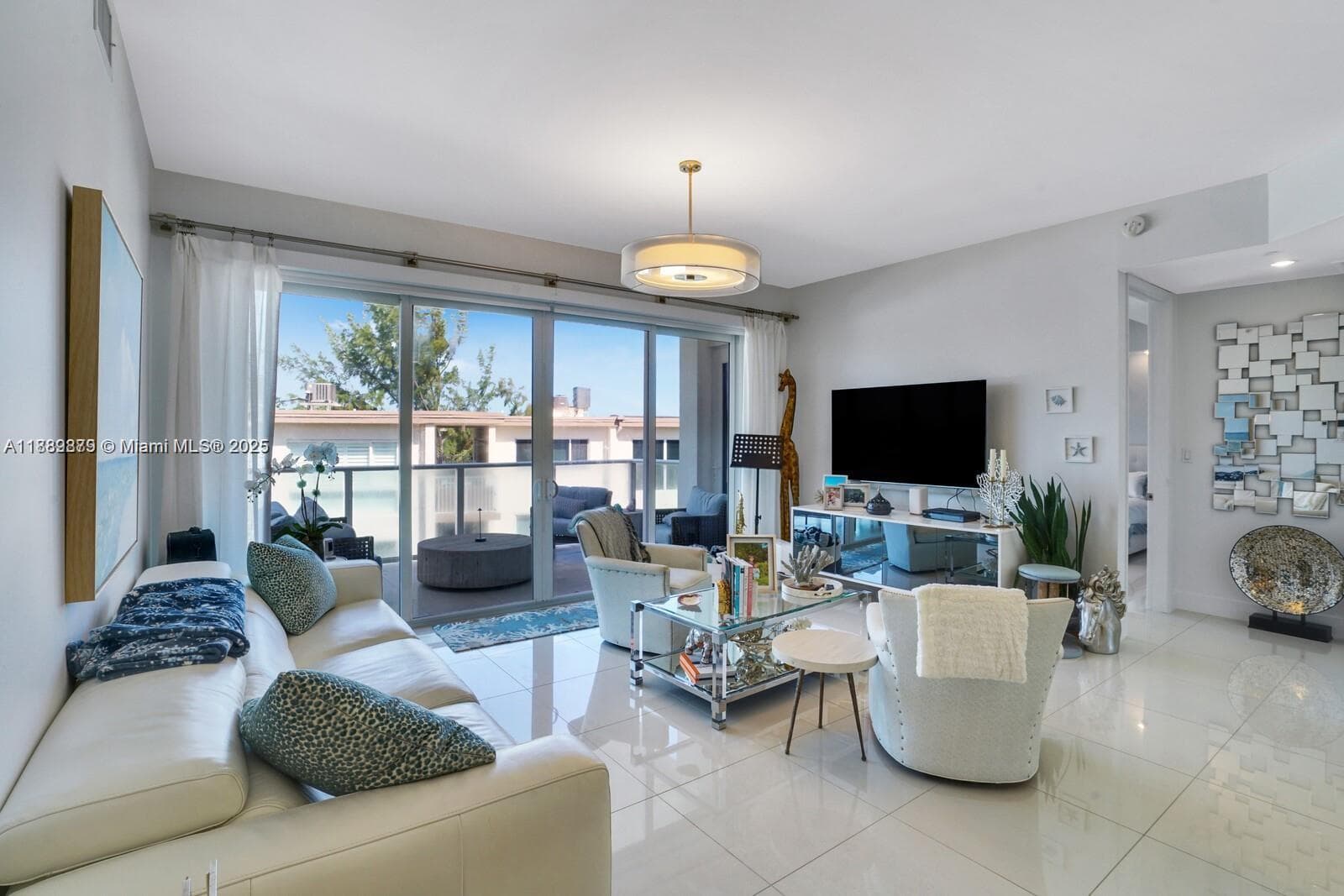 1200 Hillsboro Mile 2