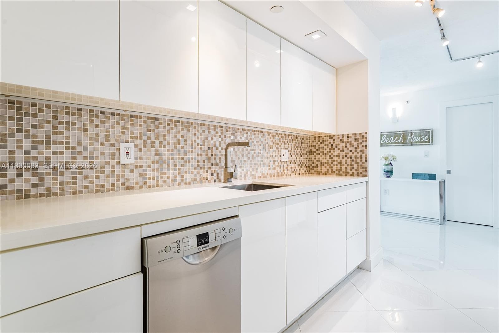 6917 Collins Ave 720 photo 19