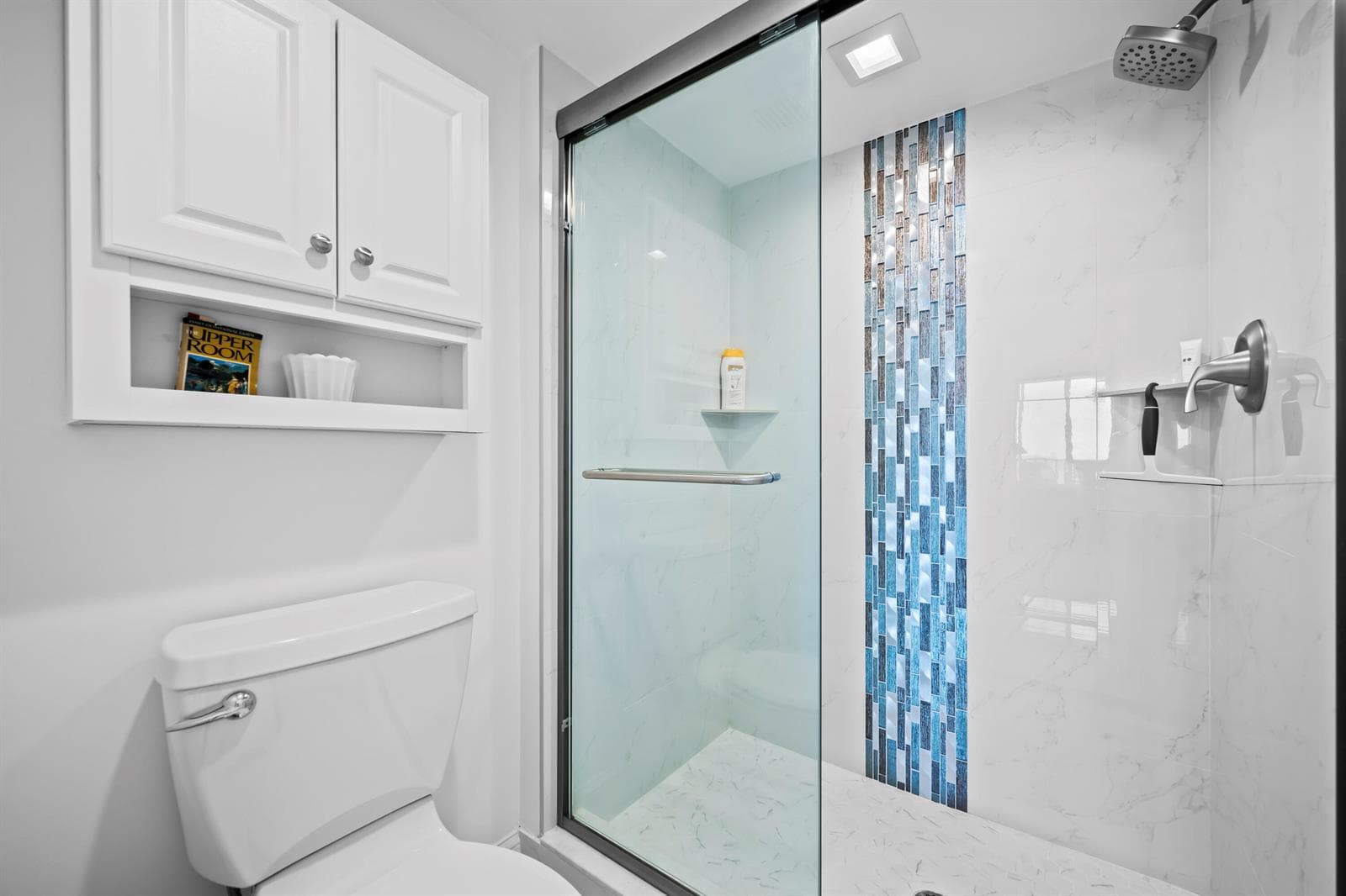 134 Lakeshore Drive 814 photo 15