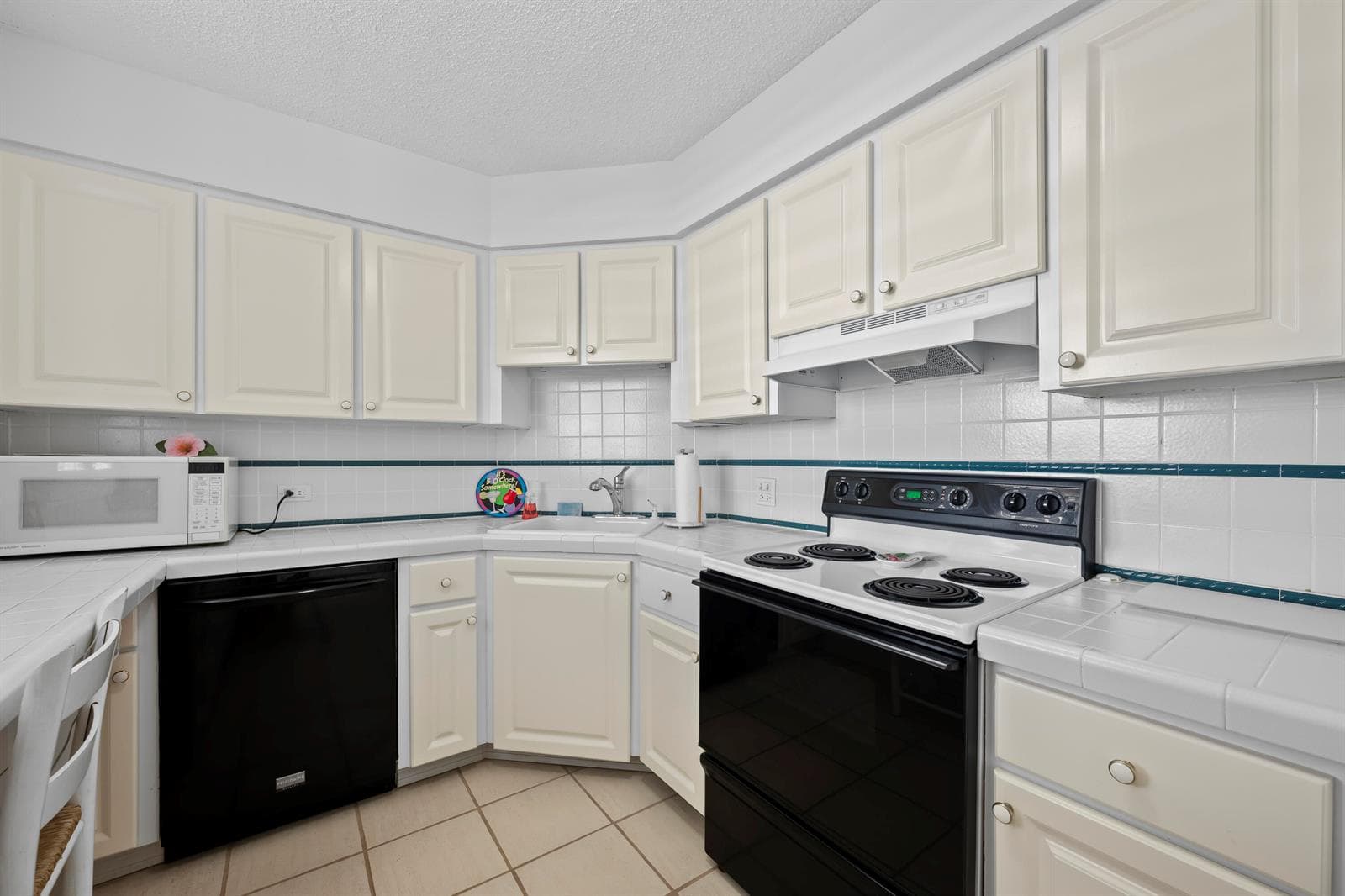 134 Lakeshore Drive 814 photo 11