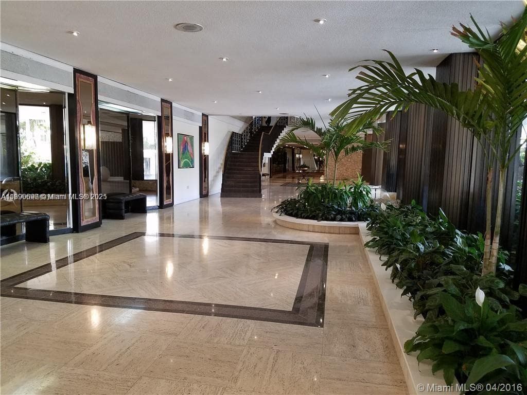 5555 Collins Ave 11U photo 2