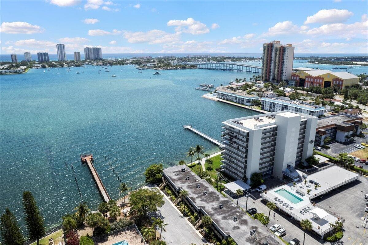 3040 Lake Shore Drive #101 2