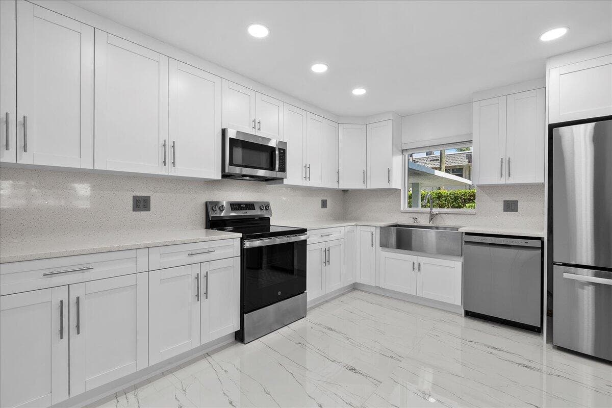3040 Lake Shore Drive #101 4