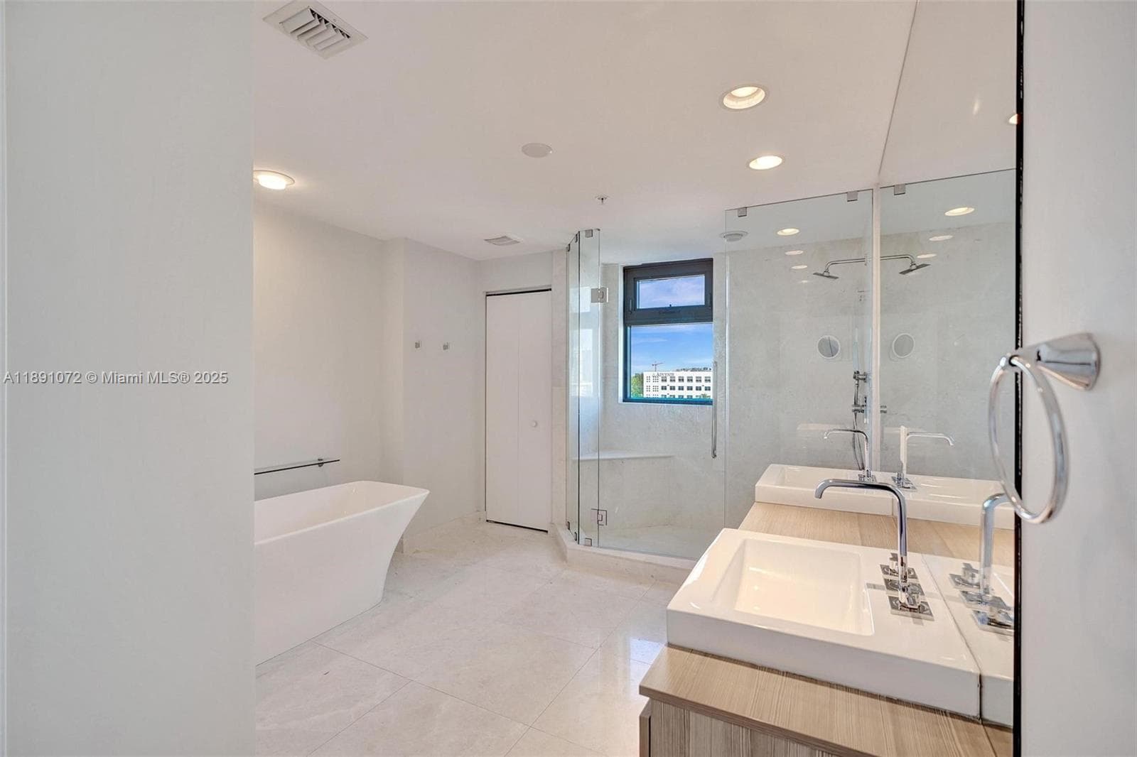 17301 Biscayne Blvd 708 photo 16