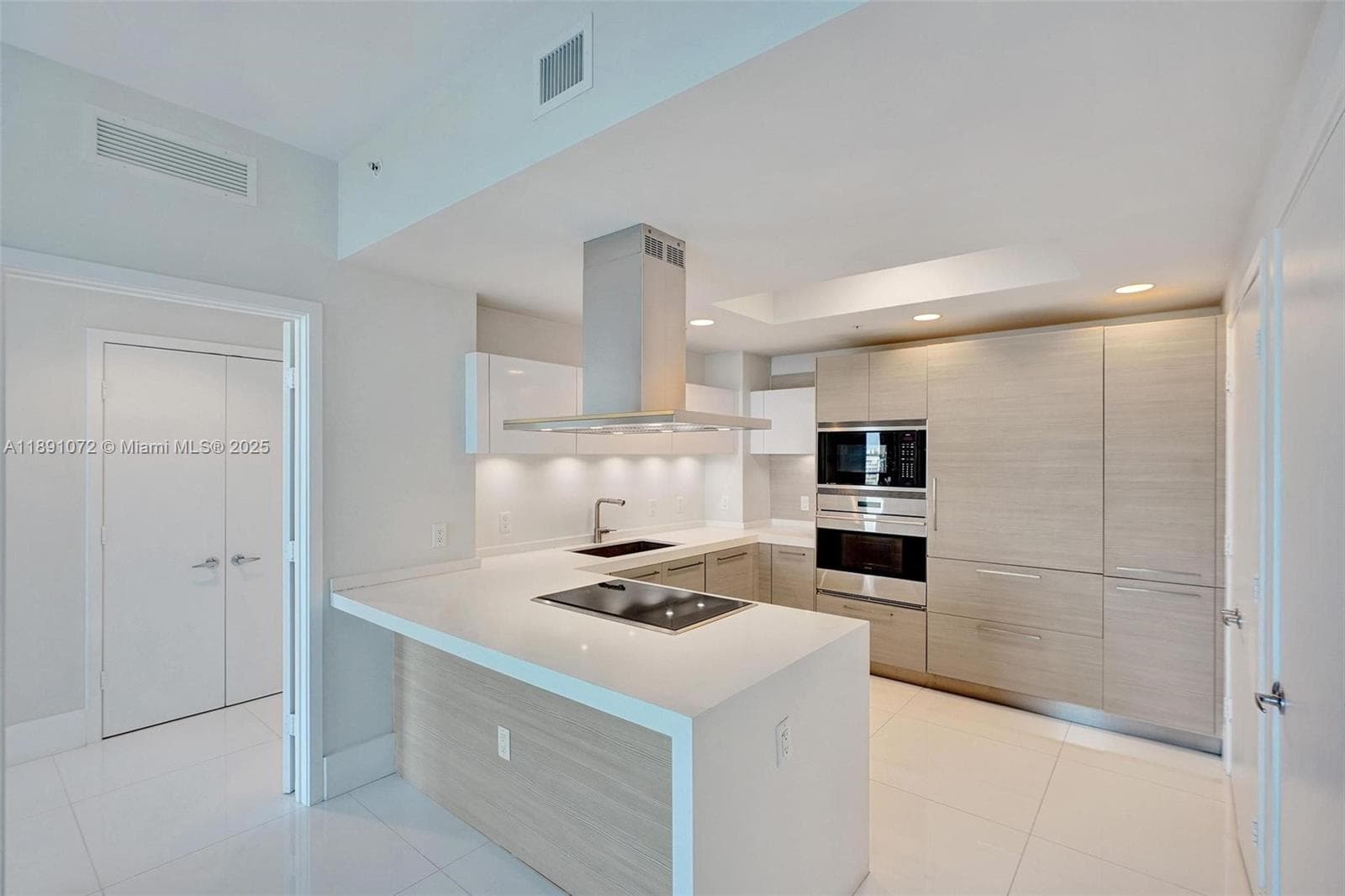 17301 Biscayne Blvd 708 photo 7