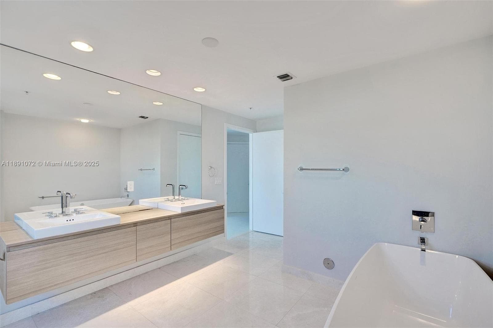 17301 Biscayne Blvd 708 photo 15