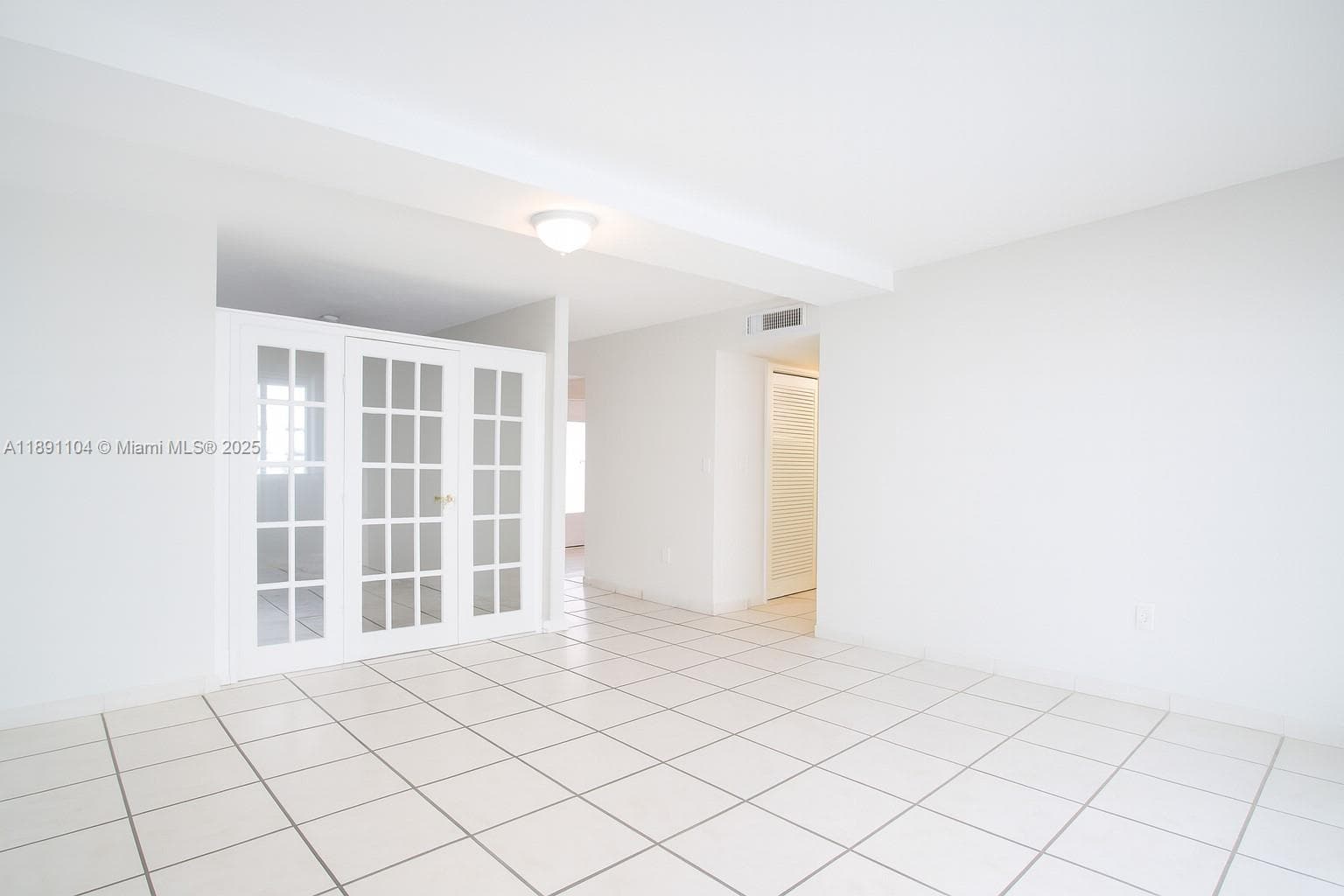 1662 Lincoln Ct 402 photo 4