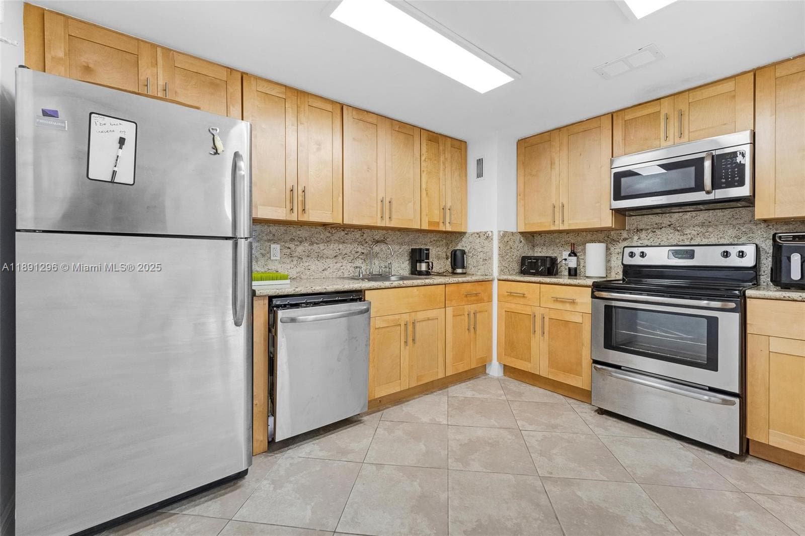 5838 Collins Ave 11B photo 22