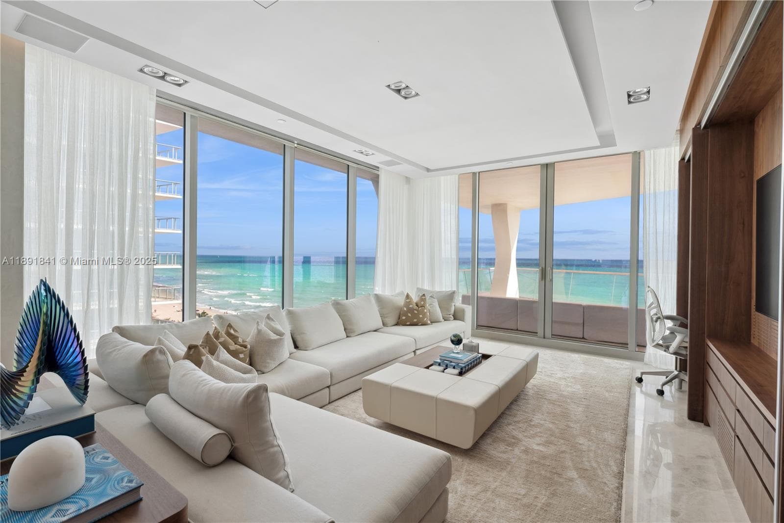 16901 Collins Ave 1