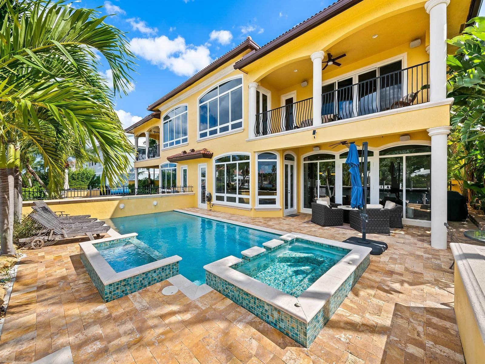 2637 NE 28th 3