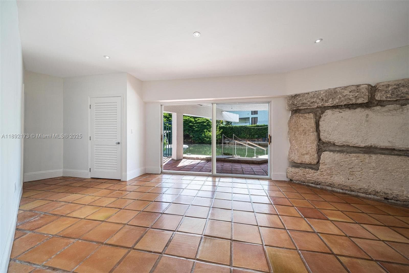 2120 Bayshore Dr photo 20