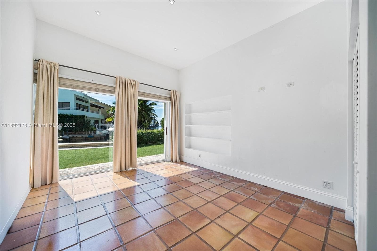 2120 Bayshore Dr photo 18
