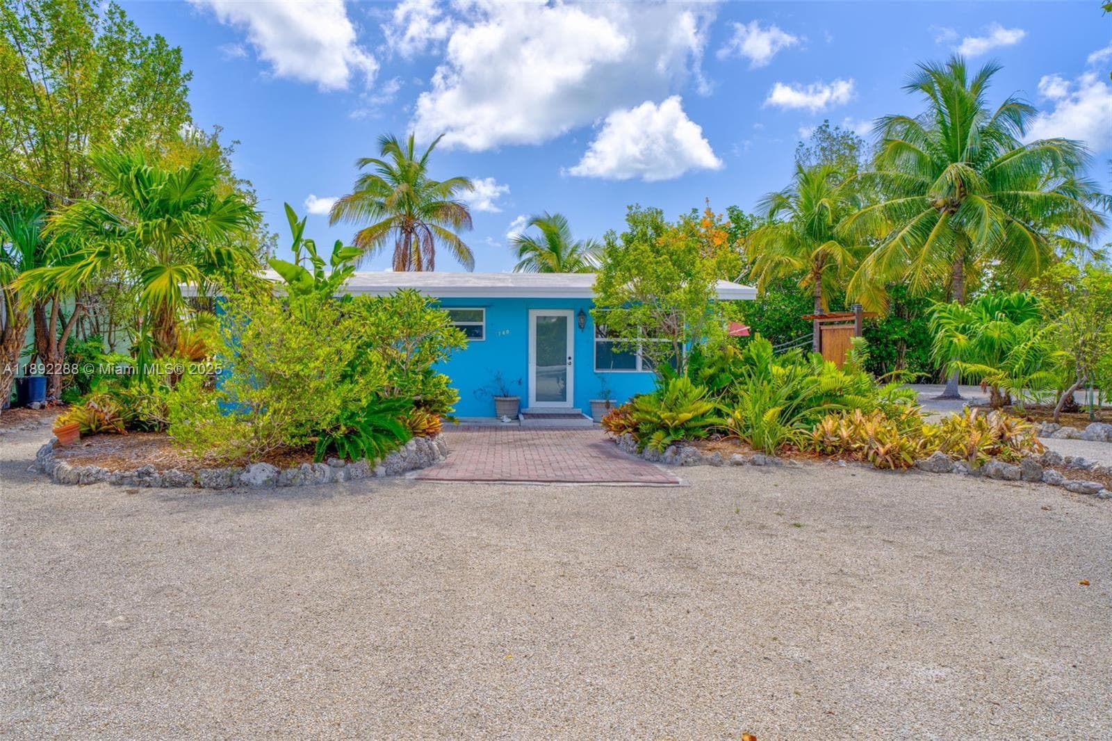 140 25 Gardenia St 3