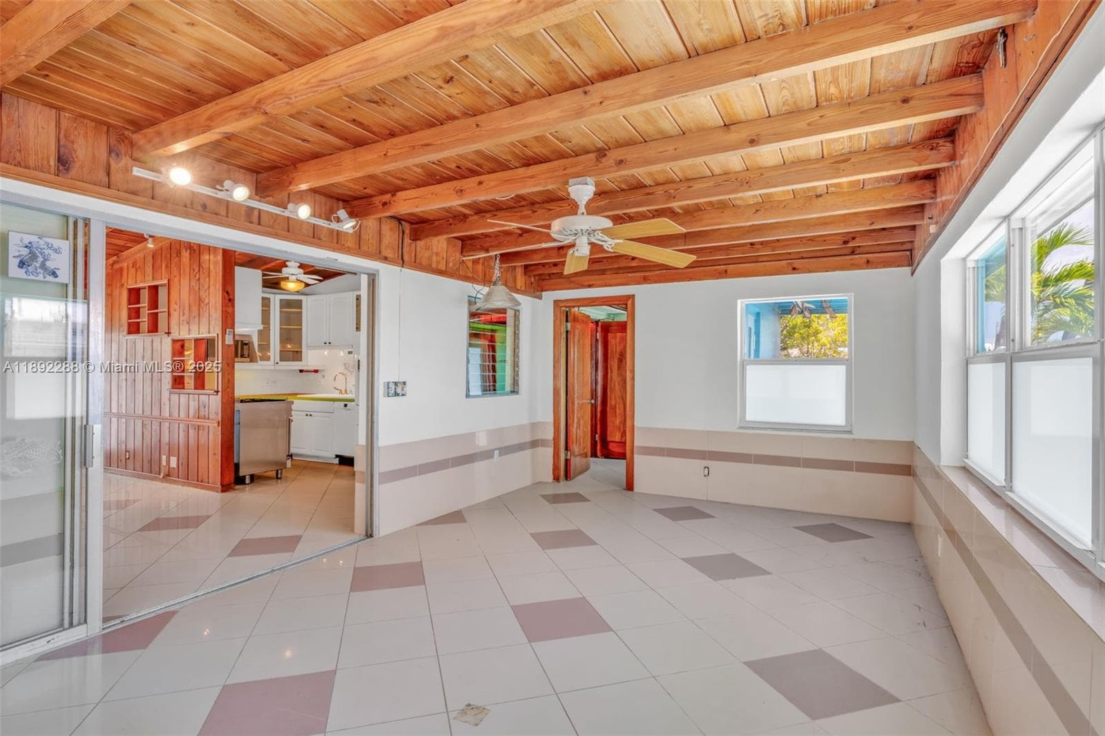 140 25 Gardenia St photo 20