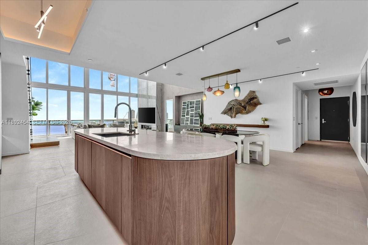 888 Biscayne Blvd PH 5704 photo 15