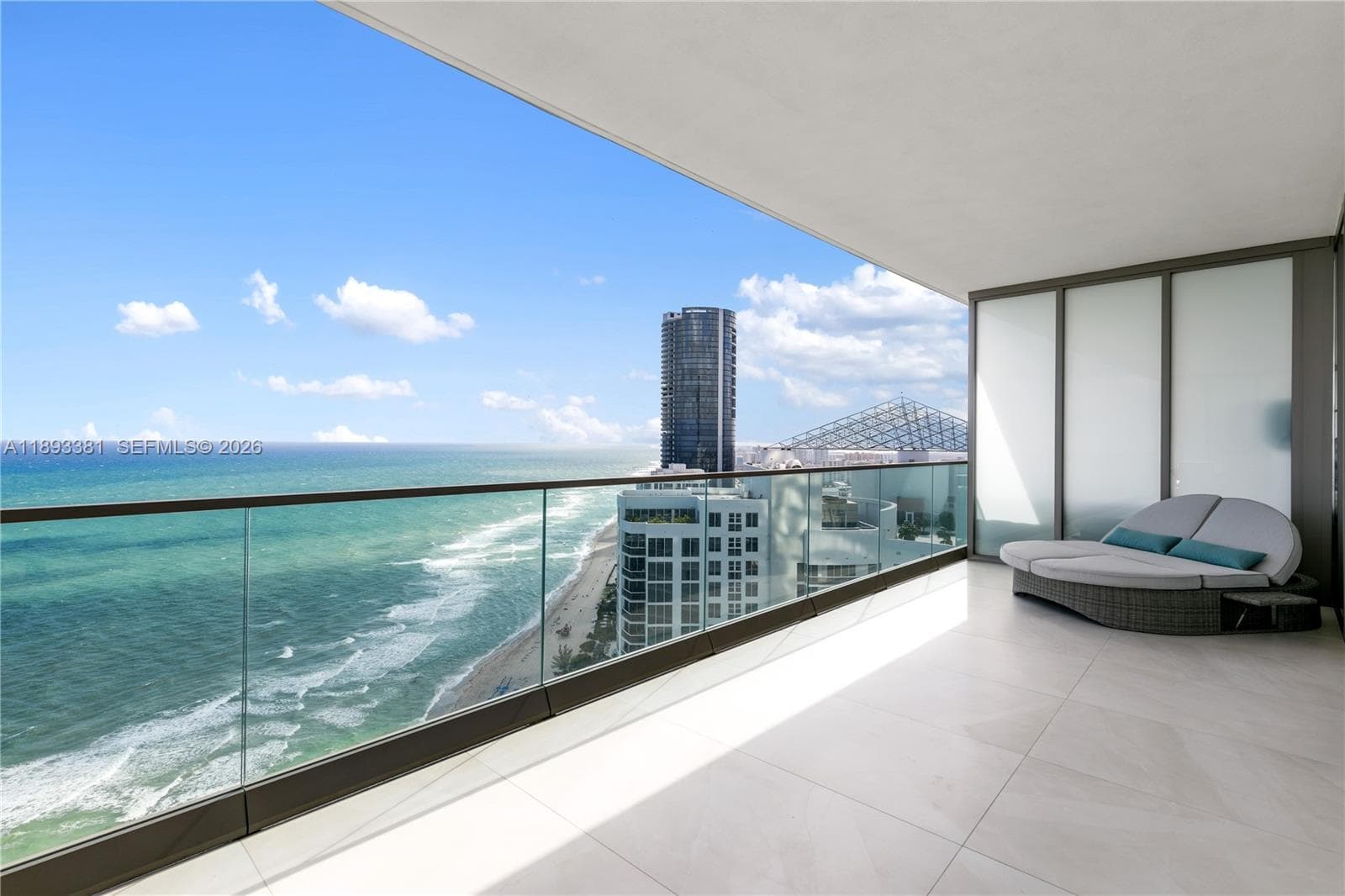 18975 Collins Ave 2