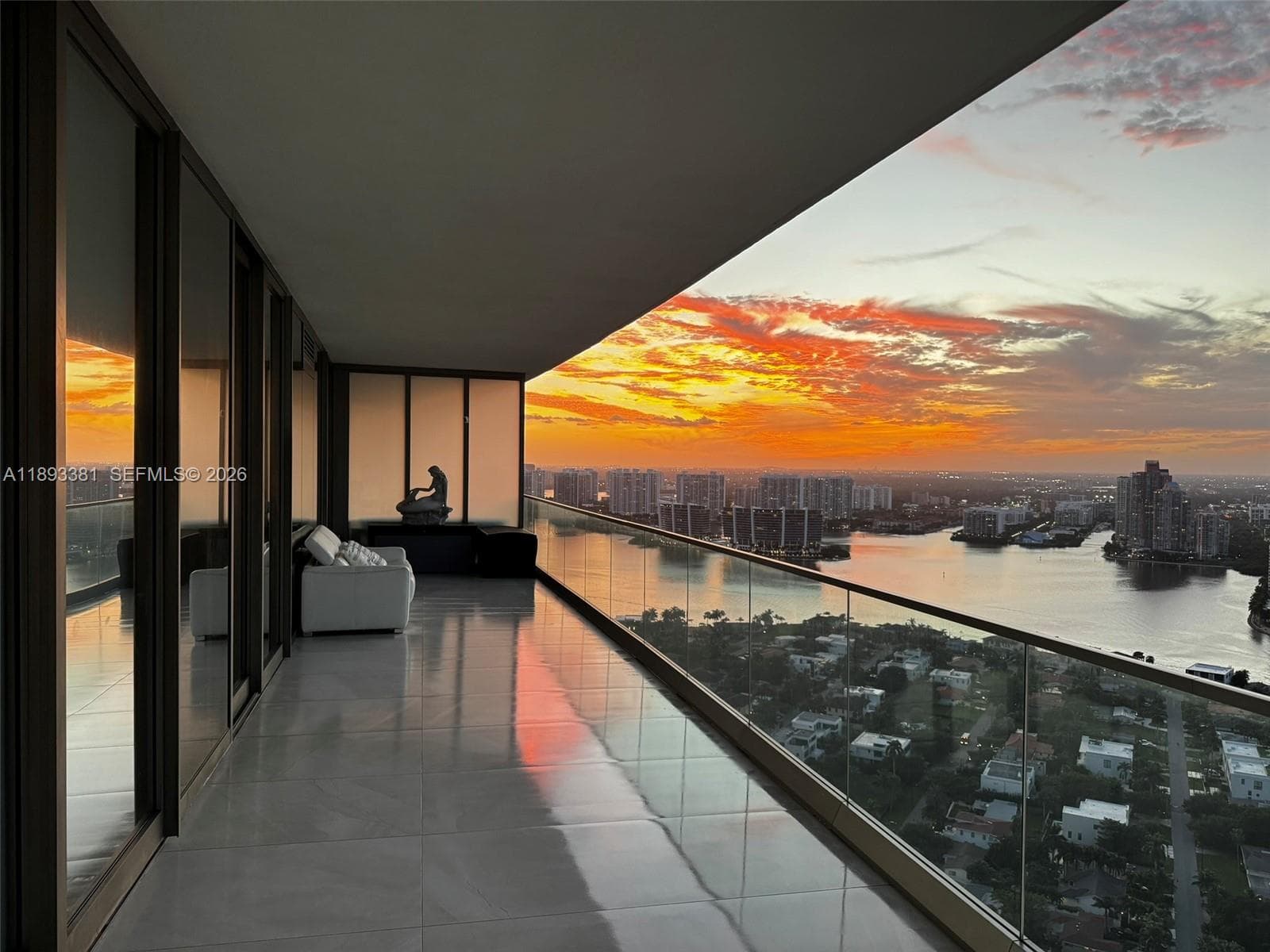 18975 Collins Ave 5