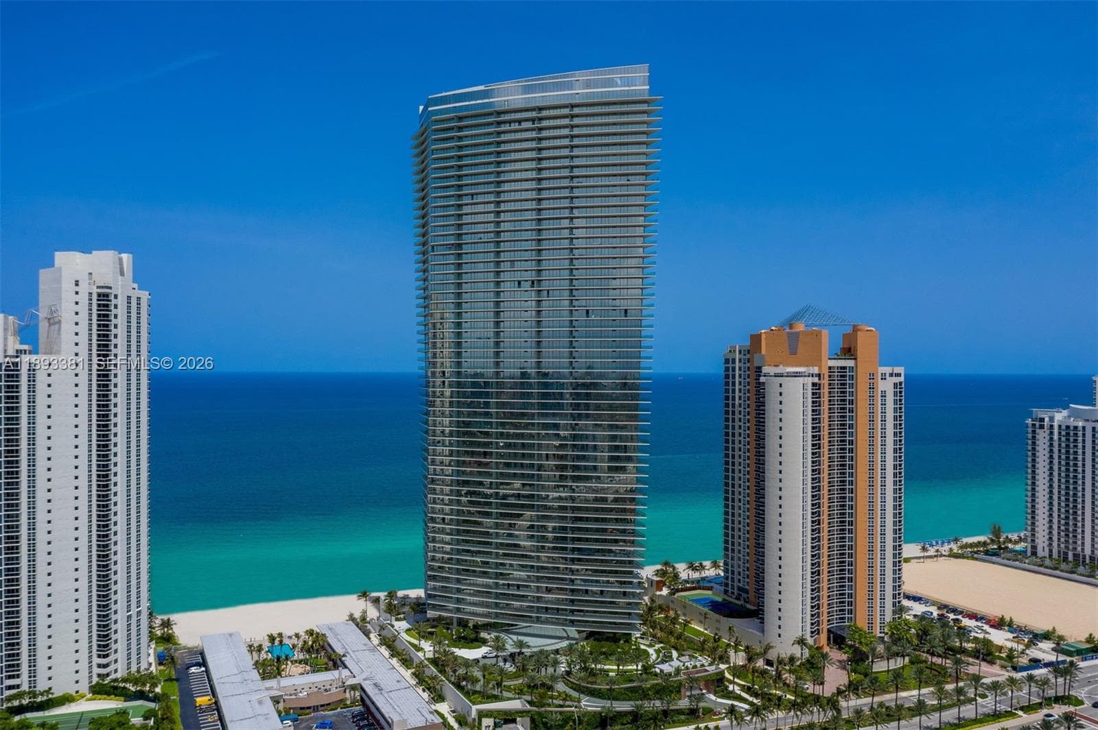 18975 Collins Ave 4