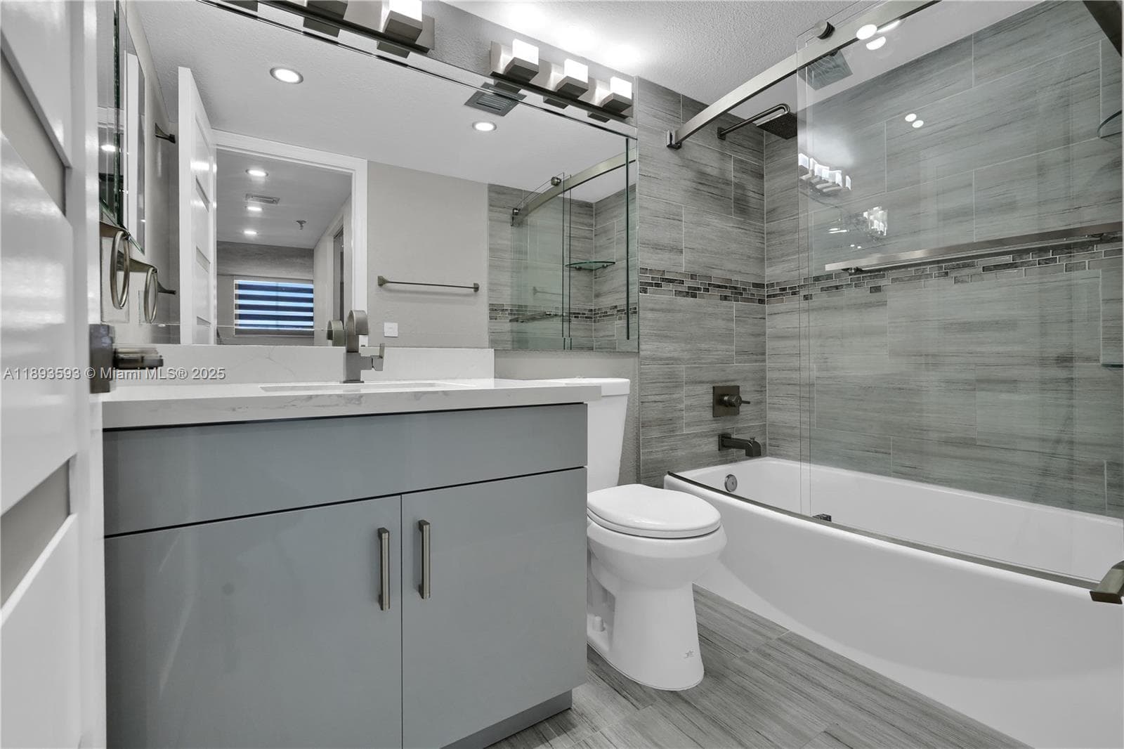 5880 Collins Ave 403 photo 16