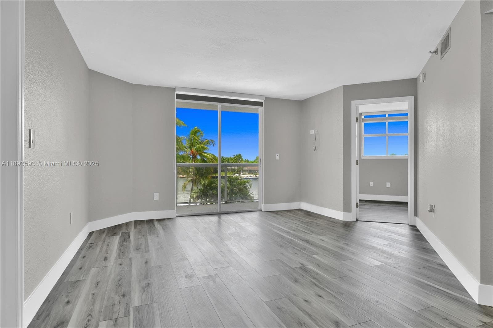 5880 Collins Ave 403 photo 3