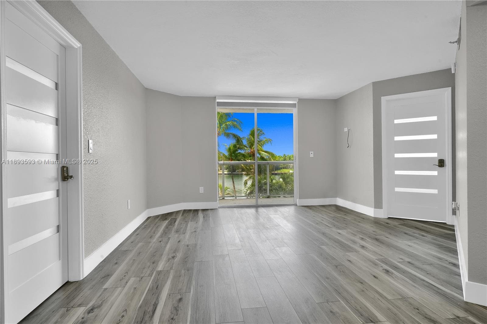 5880 Collins Ave 403 photo 4