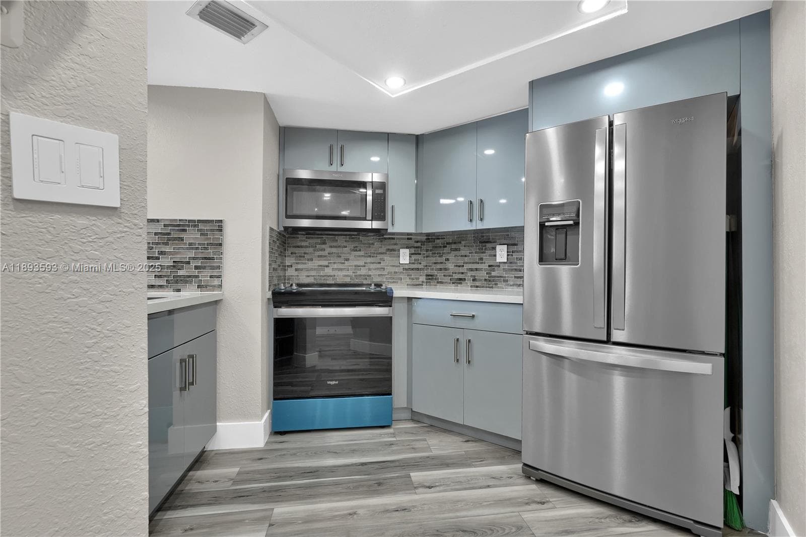 5880 Collins Ave 403 photo 8