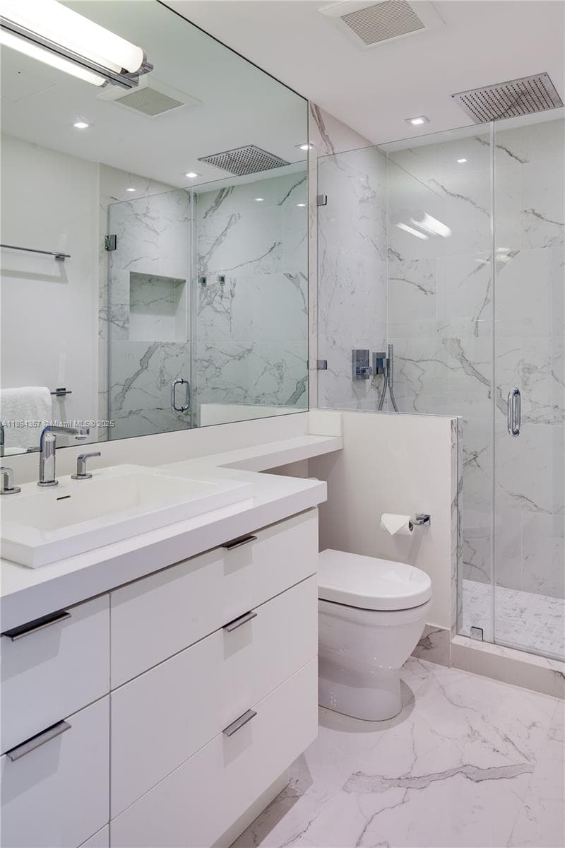 19222 Fisher Island Dr 19222 photo 13