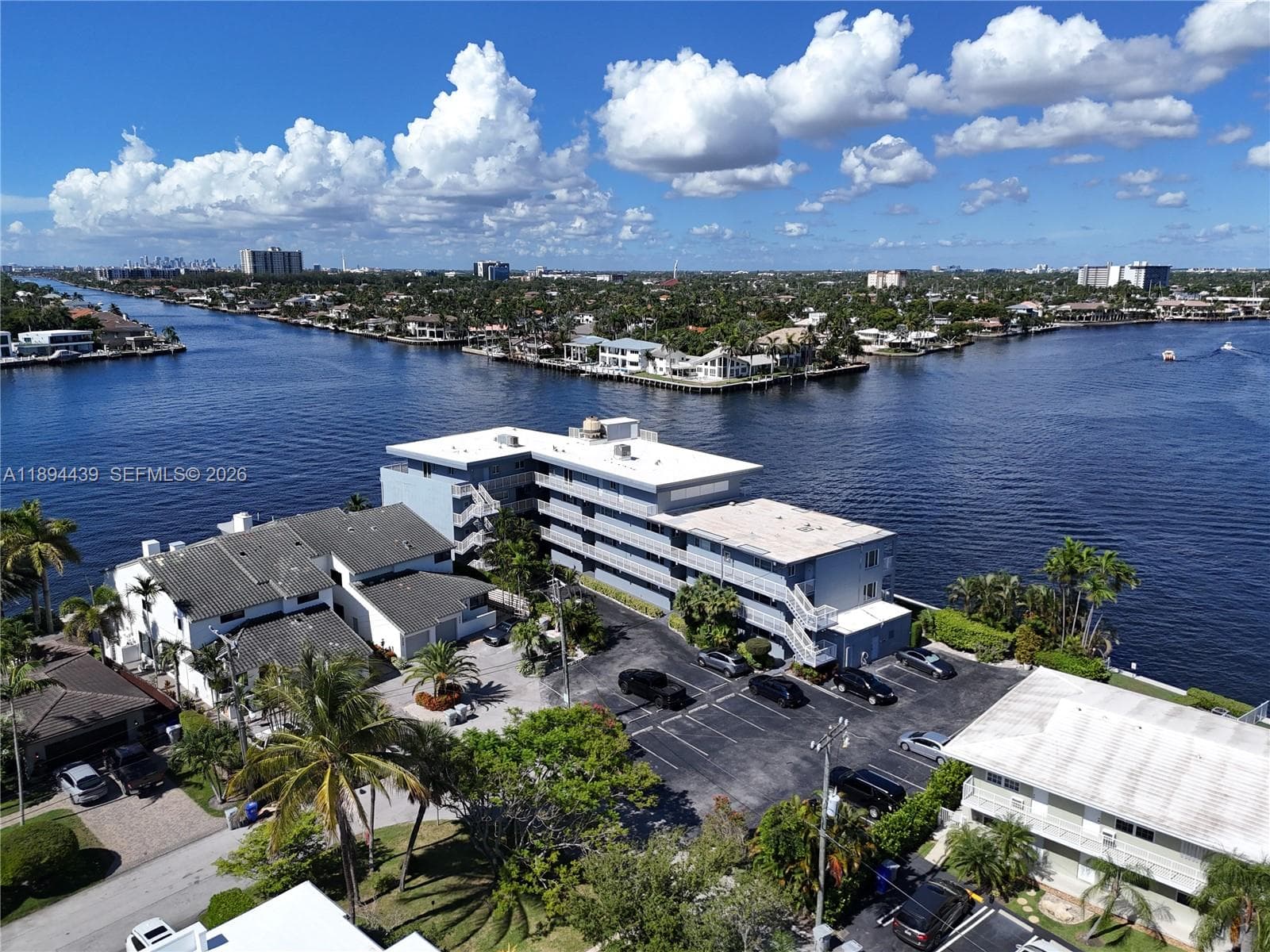 1201 Riverside Dr 301 photo 22