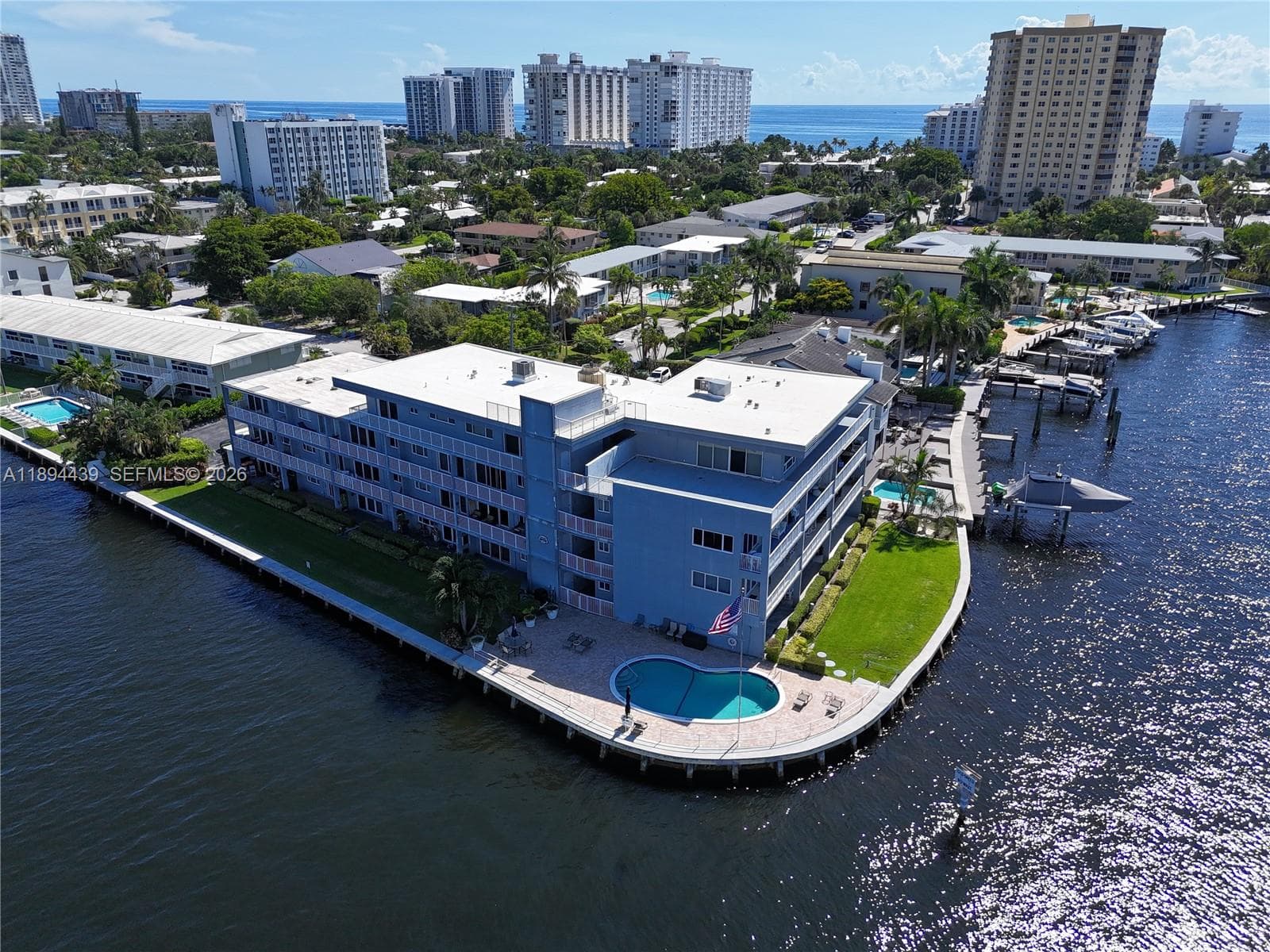 1201 Riverside Dr 301 photo 1
