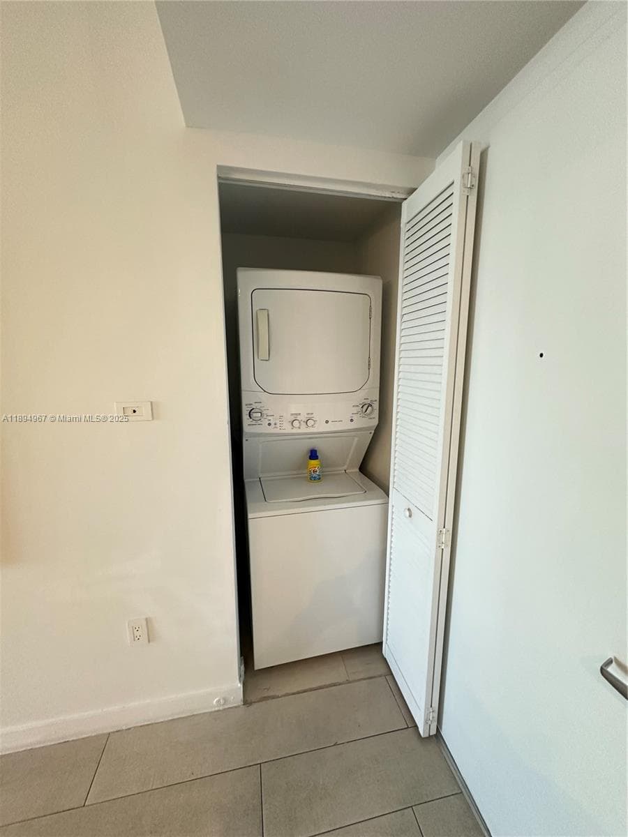 2602 Hallandale Beach Blvd R1507 photo 16