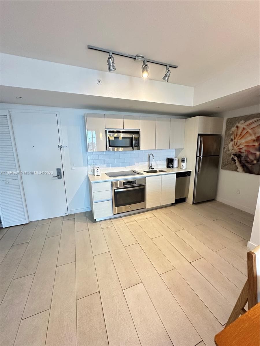 2602 Hallandale Beach Blvd R1507 photo 14