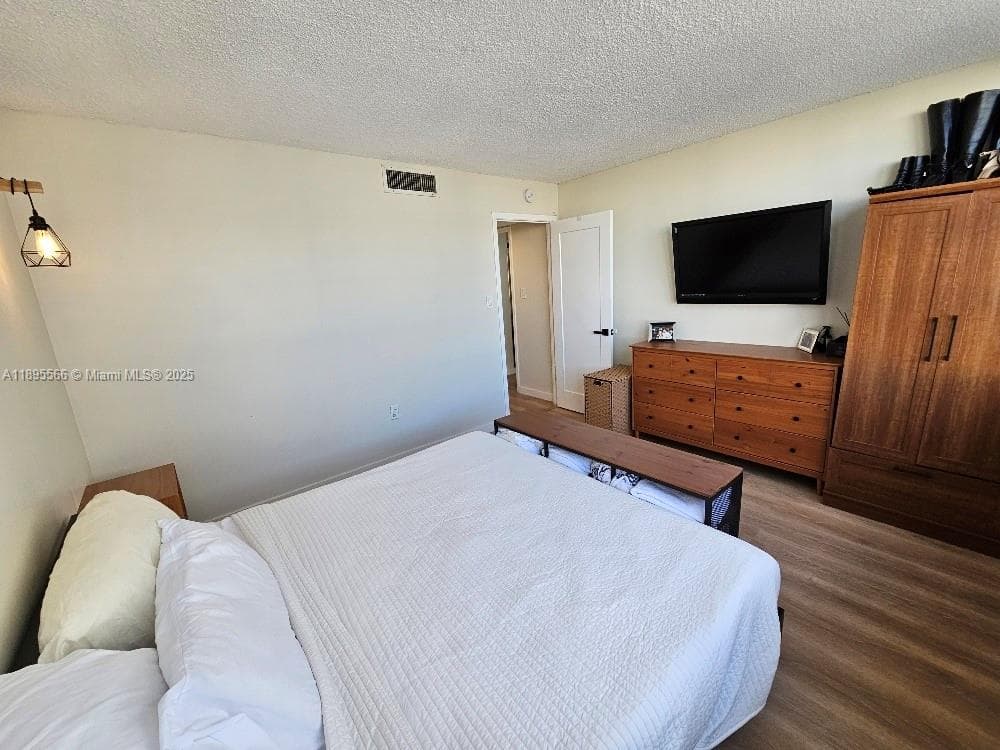 18061 Biscayne Blvd 1602 photo 13