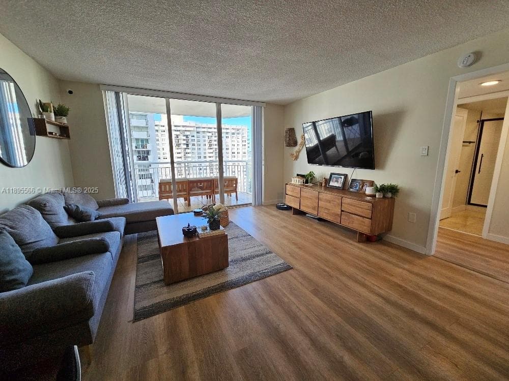 18061 Biscayne Blvd 1602 photo 7